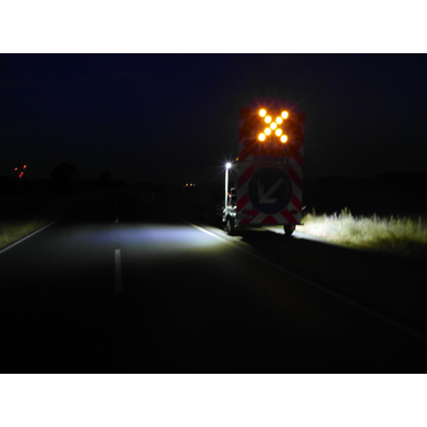 2 LED luči z 1100 lumni